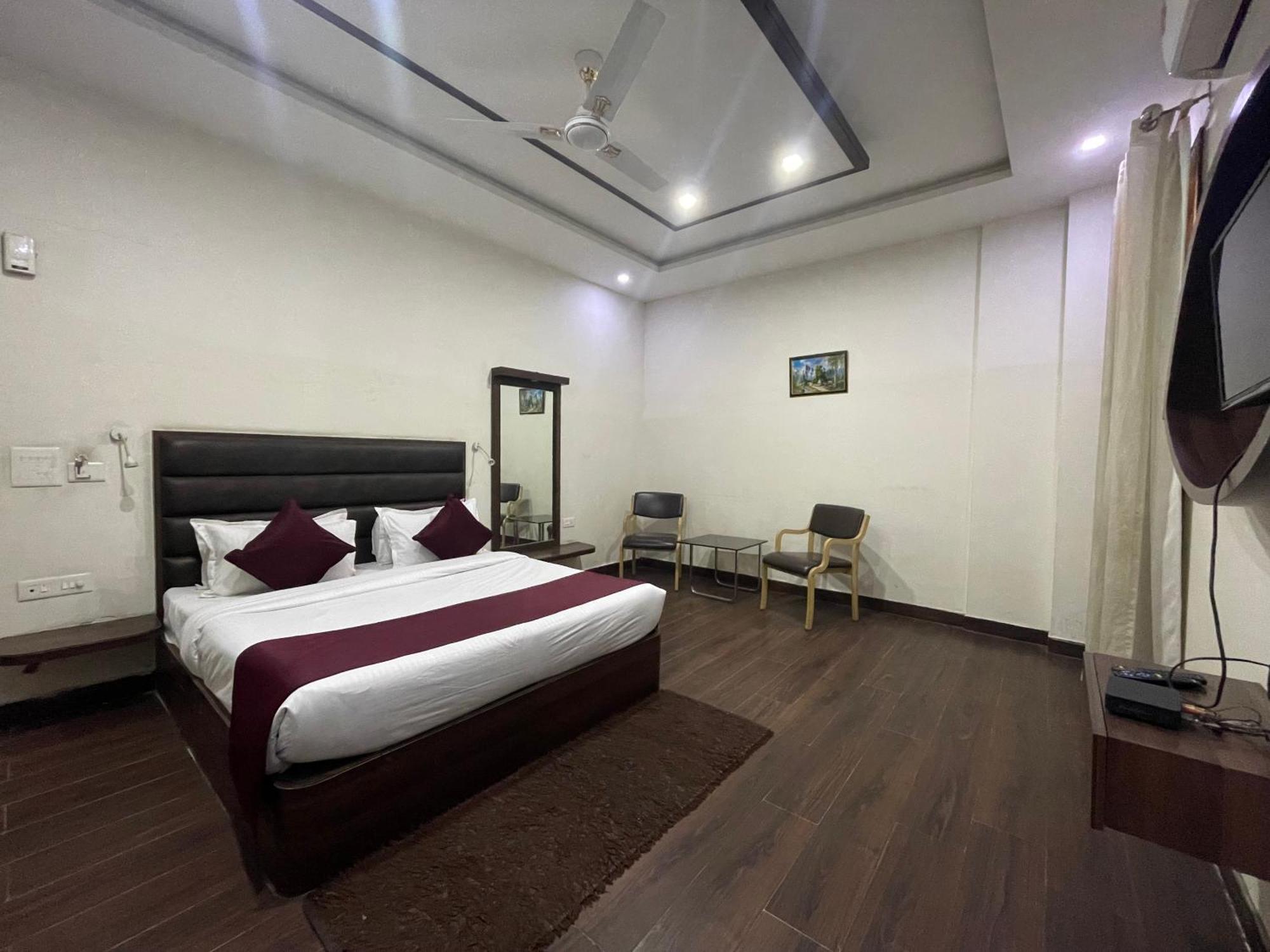 Hotel Opal Courtyard Агра Екстер'єр фото