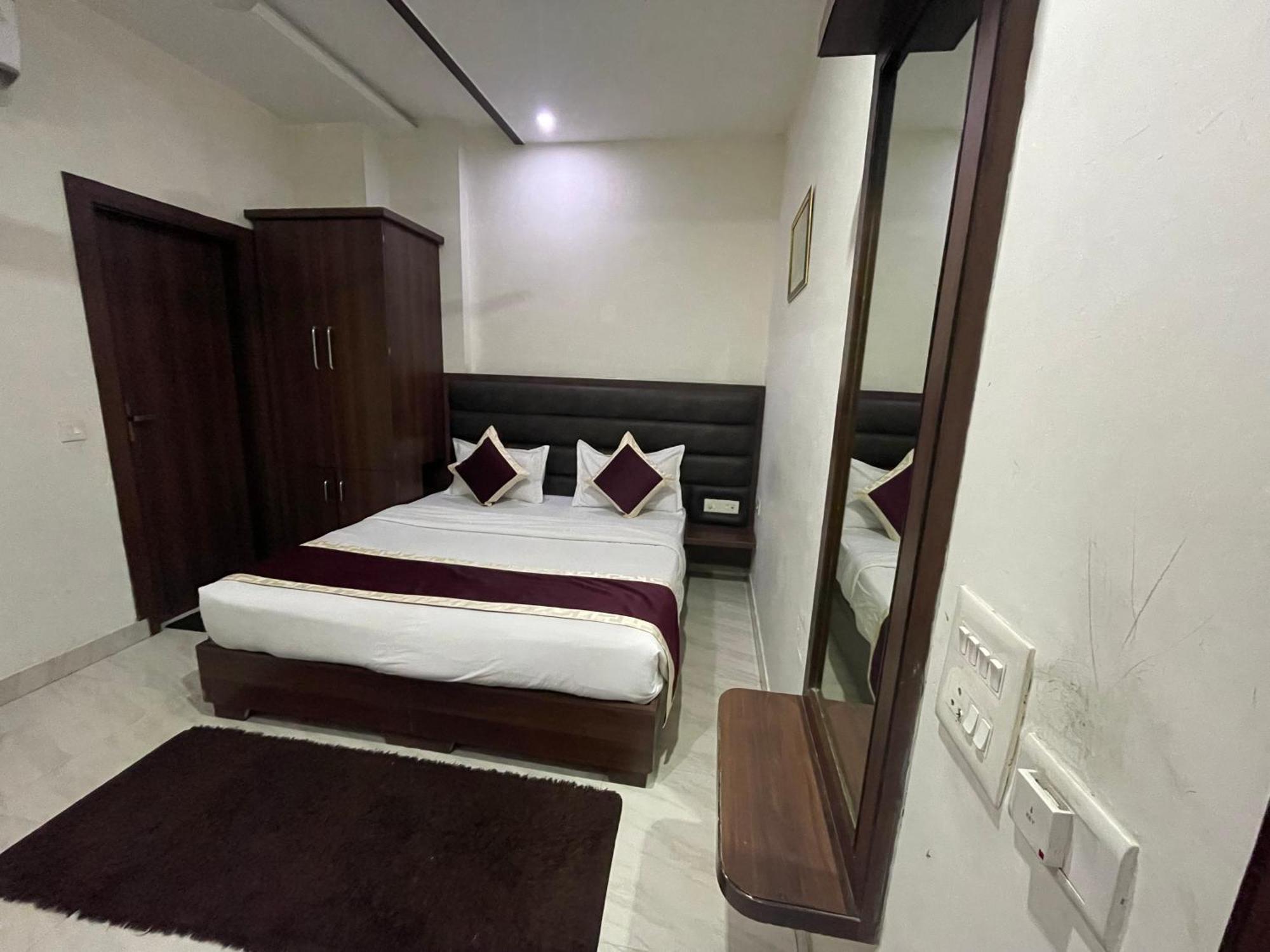 Hotel Opal Courtyard Агра Екстер'єр фото