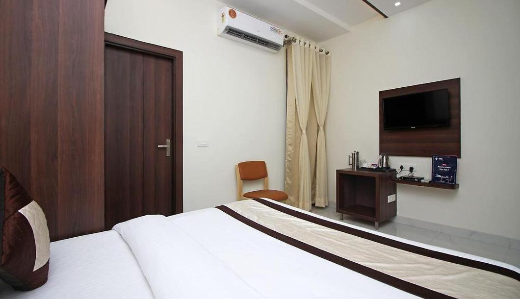 Hotel Opal Courtyard Агра Екстер'єр фото
