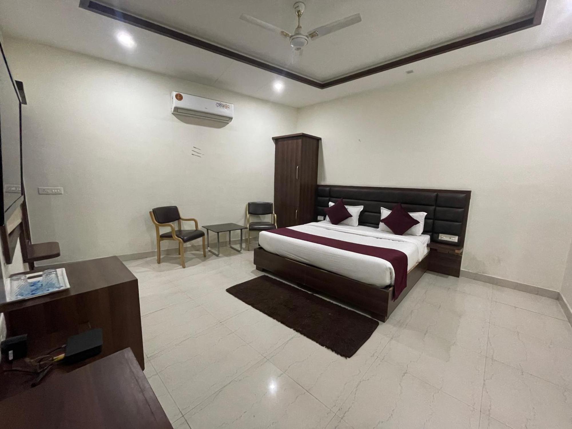 Hotel Opal Courtyard Агра Екстер'єр фото