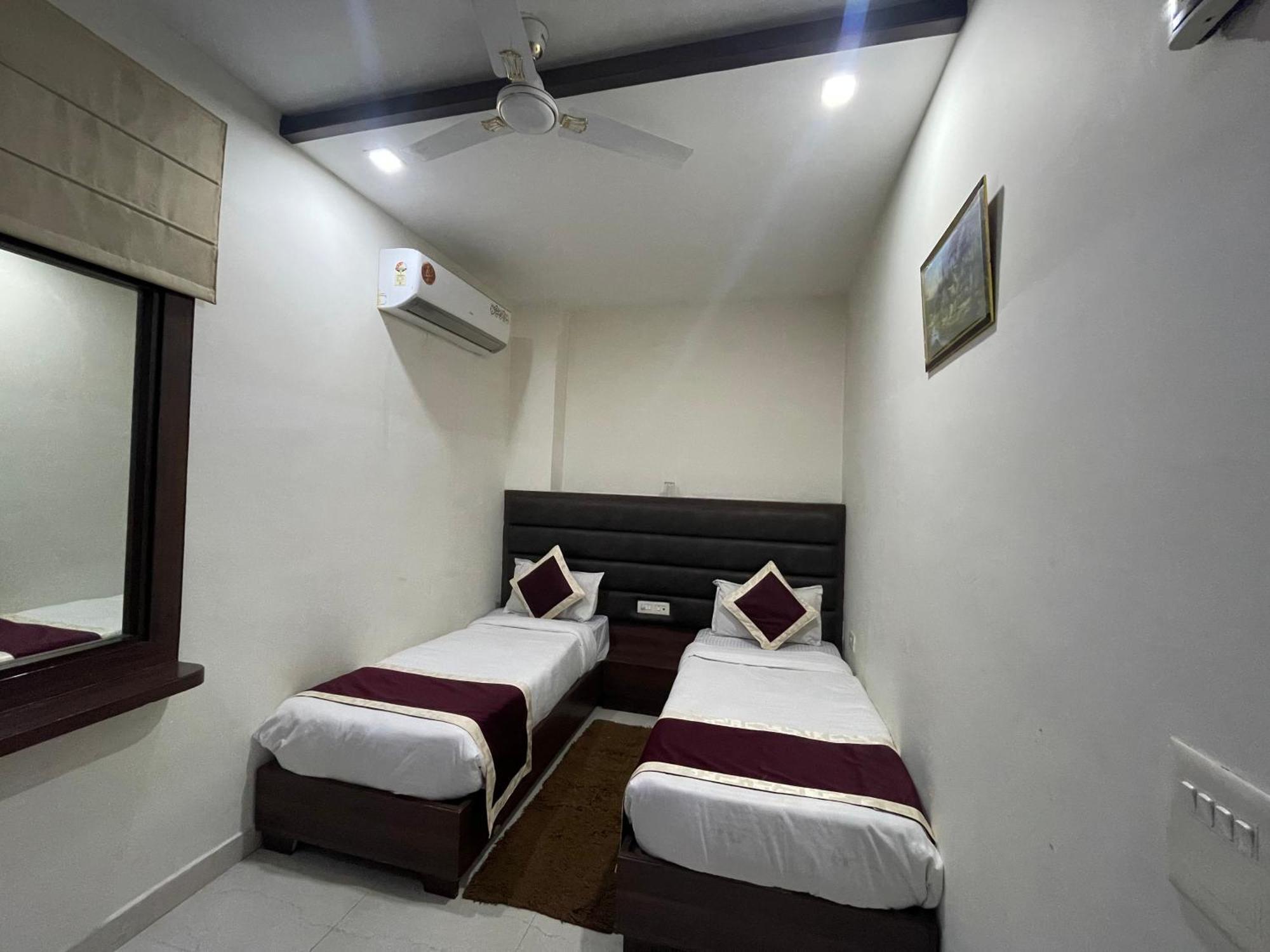 Hotel Opal Courtyard Агра Екстер'єр фото