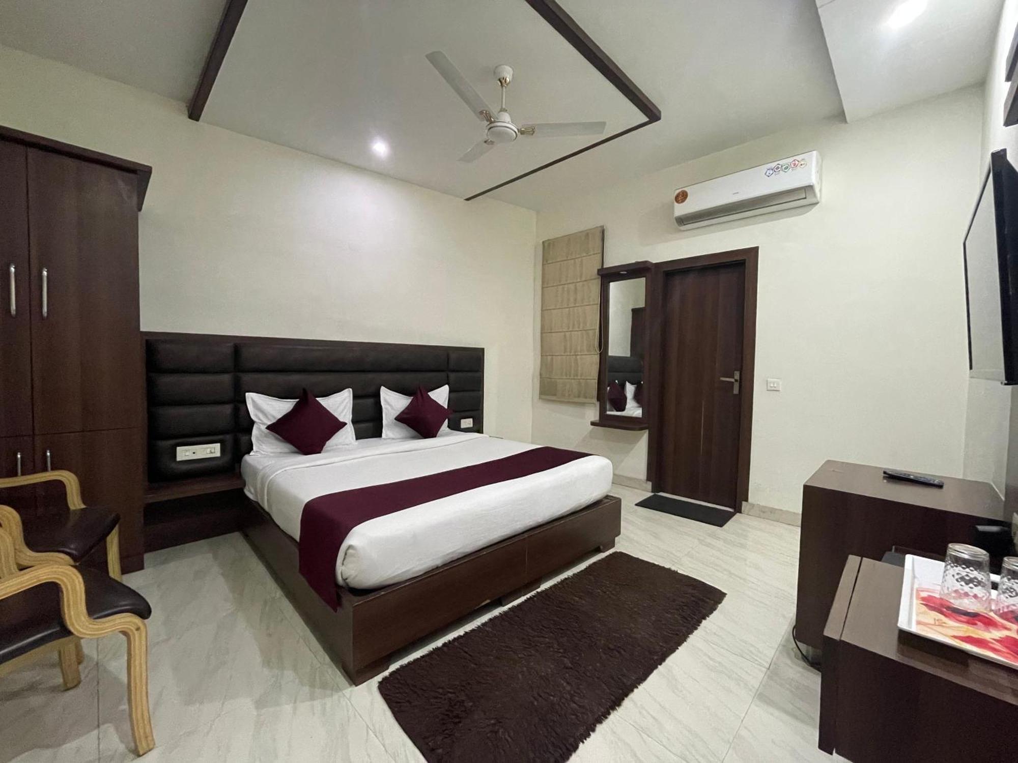 Hotel Opal Courtyard Агра Екстер'єр фото